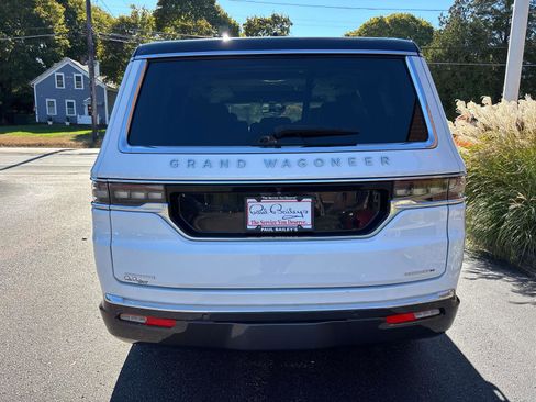 Used 2022 Jeep Grand Wagoneer Series II w/ Convenience Group III image 5