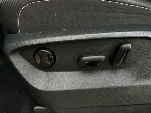 Used 2025 Volkswagen Atlas Cross Sport SE image 11