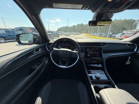 New 2025 Jeep Grand Cherokee L Altitude image 13