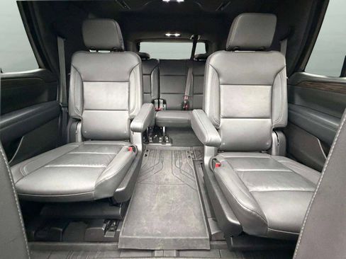 Used 2022 Chevrolet Tahoe LT w/ Luxury Package image 17