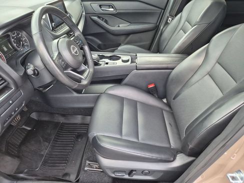 Used 2024 Nissan Rogue SV w/ SV Premium Package AWD/4WD image 11
