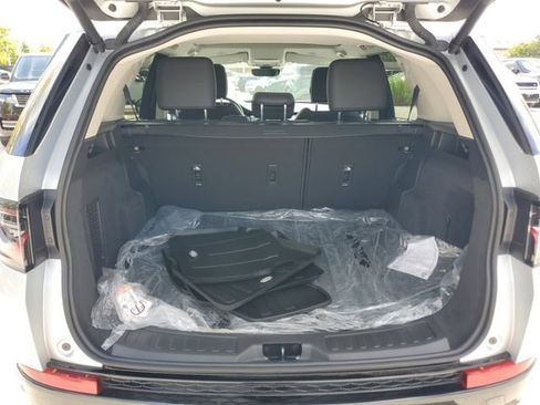 Used 2025 Land Rover Discovery Sport S image 11