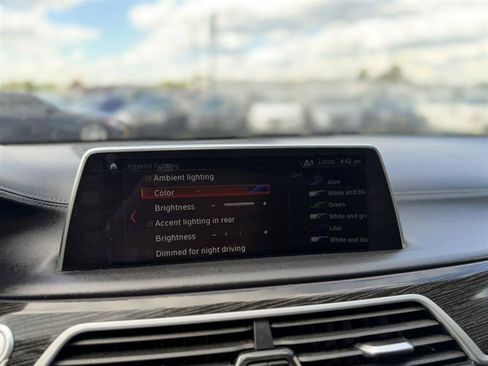 Used 2018 BMW 750i RWD image 40