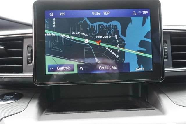 Used 2022 Ford Explorer XLT w/ Equipment Group 202A AWD/4WD image 19