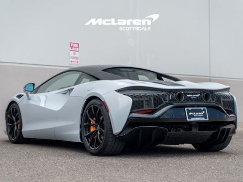Used 2023 McLaren Artura RWD image 5