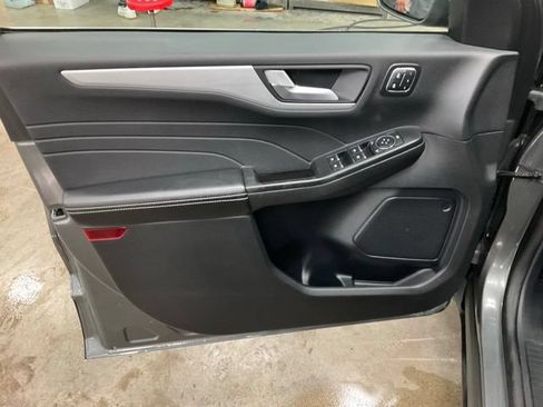 Certified 2025 Ford Escape Platinum AWD/4WD image 4
