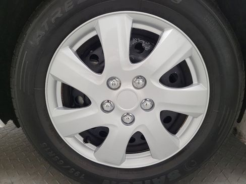 Used 2024 Nissan Versa S w/ Trunk Package image 31