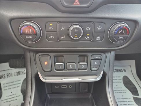 Used 2020 GMC Terrain SLE w/ Driver Convenience Package FWD image 25