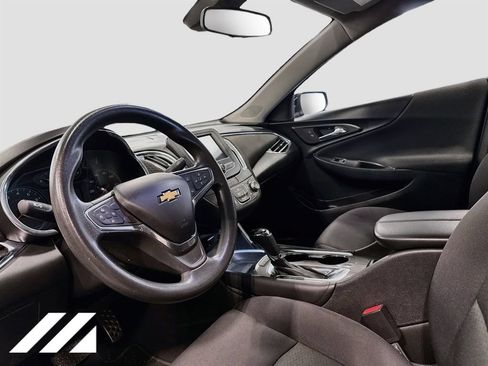 Used 2017 Chevrolet Malibu LT FWD image 9