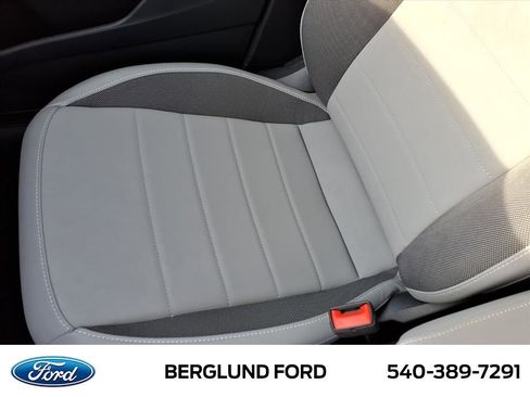 Used 2024 Volkswagen Taos SE image 32