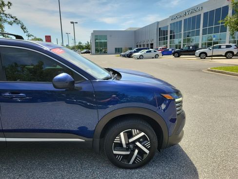 Used 2025 Nissan Kicks SV w/ SV Premium Package FWD image 8
