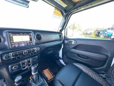 Certified 2021 Jeep Gladiator Overland AWD/4WD image 27