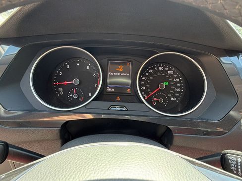 Used 2020 Volkswagen Tiguan SE FWD image 31