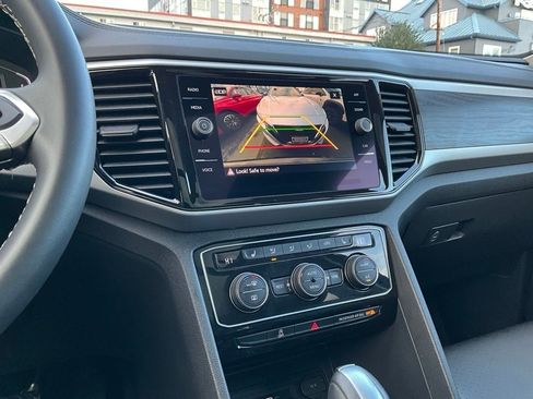 Used 2022 Volkswagen Atlas SE w/ Panoramic Sunroof Package image 19