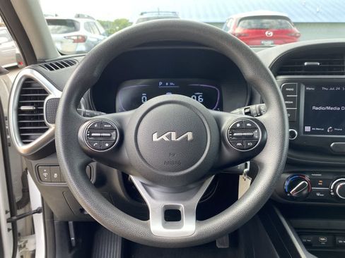 Used 2023 Kia Soul LX w/ LX Technology Package FWD image 20