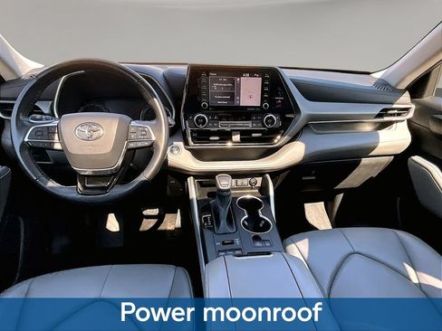 Used 2021 Toyota Highlander XLE AWD/4WD image 10