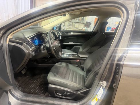 Used 2017 Ford Fusion SE image 26