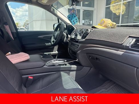 Used 2025 Honda Ridgeline Sport image 12