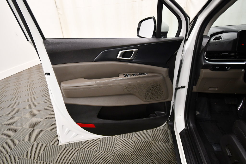 Certified 2025 Kia Carnival FWD image 13