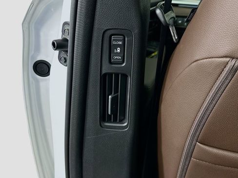 New 2026 Honda Odyssey Touring image 18