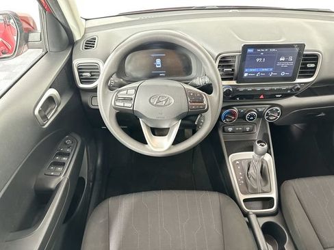 Used 2024 Hyundai Venue SE FWD image 10