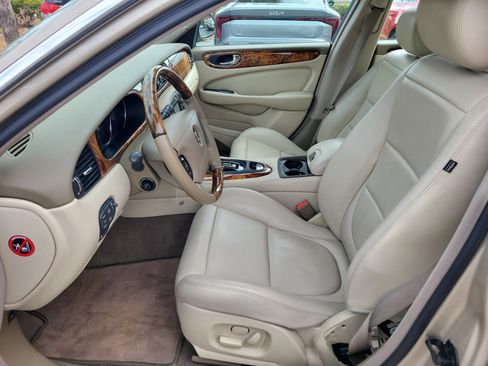 Used 2004 Jaguar XJ8 image 21