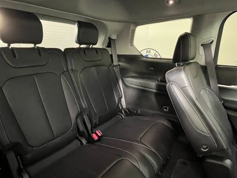 Used 2022 Jeep Grand Cherokee L Limited w/ Luxury Tech Group II image 19