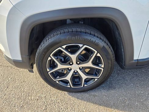 Used 2024 Jeep Compass Limited image 10