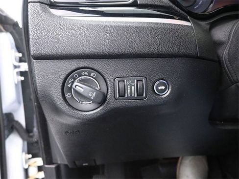 Used 2019 Chrysler 300 S image 33