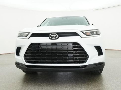 New 2026 Toyota Grand Highlander XLE FWD image 14