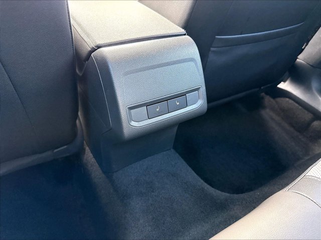Used 2025 Volkswagen Jetta SEL FWD image 23