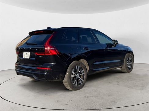 Certified 2025 Volvo XC60 B5 Core image 30
