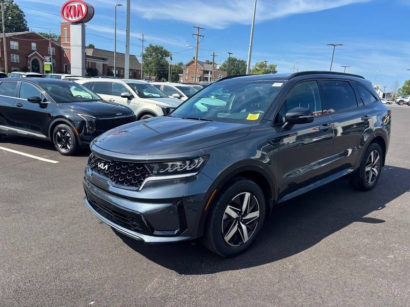 Certified 2023 Kia Sorento S w/ Panoramic Sunroof Package FWD image 3
