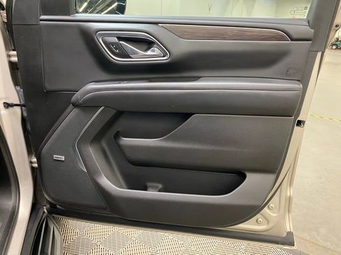 Used 2021 Chevrolet Suburban LT image 16