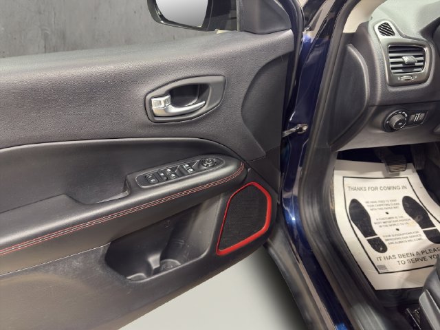 Used 2018 Jeep Compass Trailhawk w/ Cold Weather Group AWD/4WD image 16