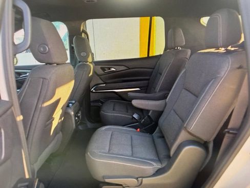 Used 2024 Chevrolet Traverse LT FWD image 7