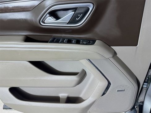 Certified 2023 Chevrolet Suburban Z71 w/ Luxury Package image 16