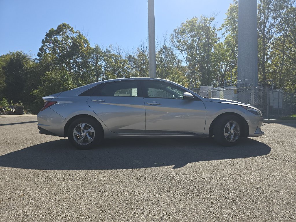 Used 2021 Hyundai Elantra SE w/ Preferred Accessory Package FWD image 13