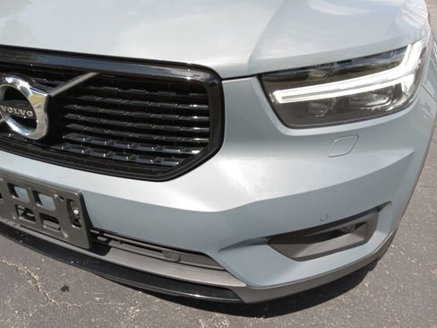 Used 2022 Volvo XC40 T5 R-Design w/ Climate Package AWD/4WD image 7