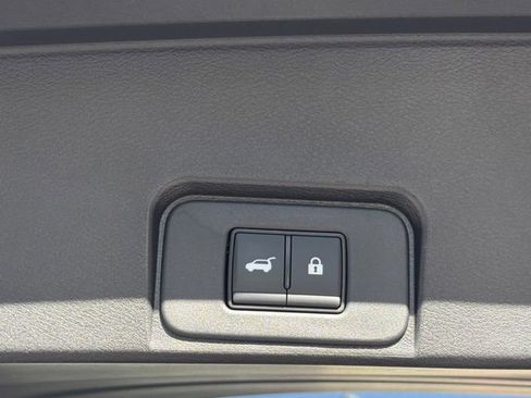 Used 2024 Nissan Rogue SV w/ SV Premium Package image 22