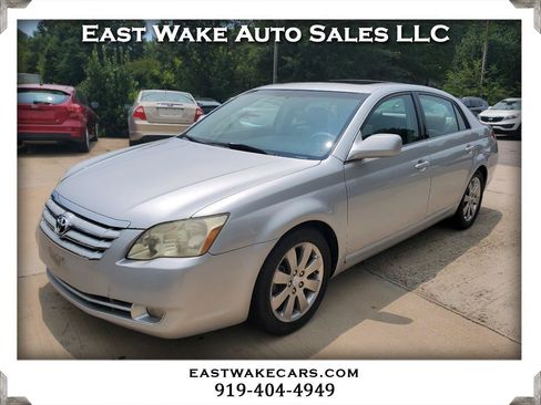 Used 2005 Toyota Avalon XLS FWD image 1