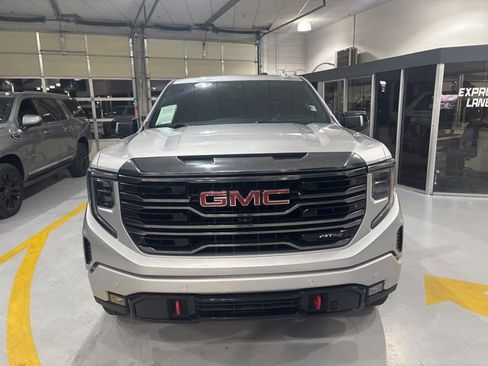 Used 2022 GMC Sierra 1500 AT4 w/ Technology Package AWD/4WD image 3