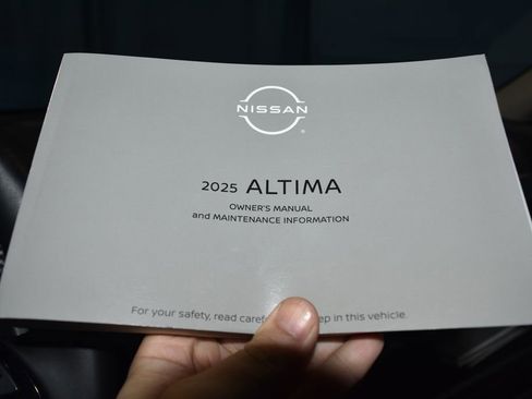 Certified 2025 Nissan Altima 2.5 SR image 9