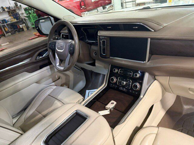 Used 2021 GMC Yukon XL Denali AWD/4WD image 13