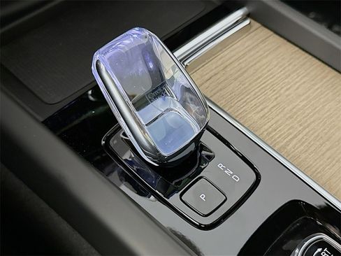 New 2026 Volvo XC60 B5 Plus w/ Protection Package Premier image 17