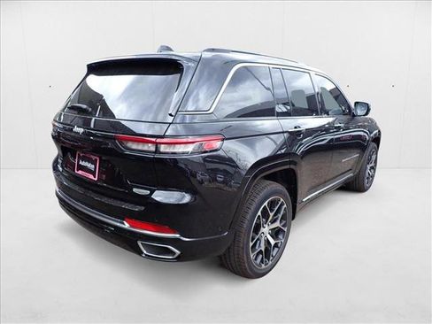 New 2025 Jeep Grand Cherokee Summit image 4