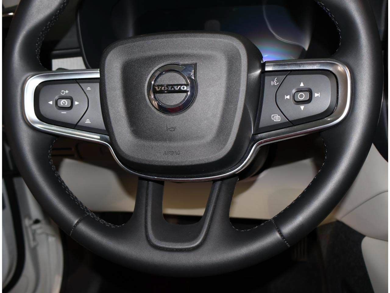 Used 2025 Volvo XC40 B5 Plus w/ Protection Package Premier AWD/4WD image 20