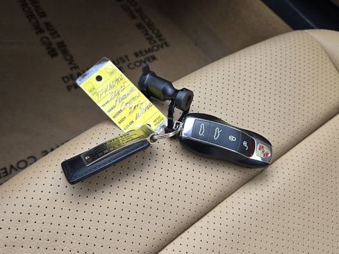 Used 2015 Porsche Cayman image 25