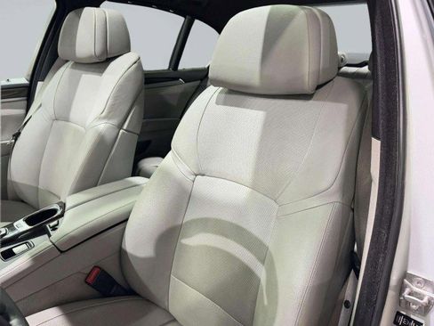 Used 2013 BMW 550i Sedan image 25