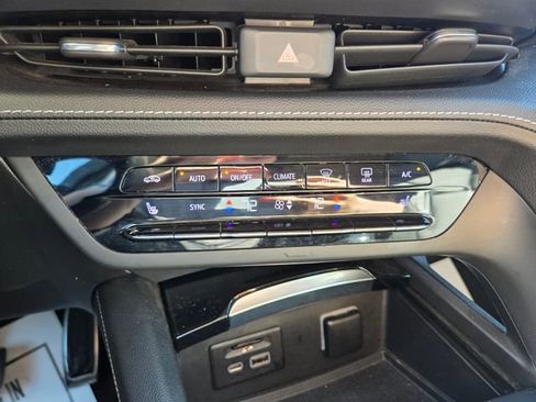 Used 2022 Buick Envision Essence w/ Technology Package I image 22